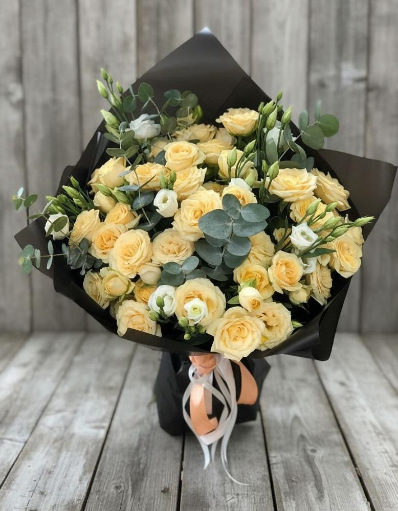 Букет цветов из: Розы и Лизиантусы в Анапе