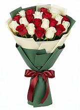 Букет Микс из красных и белых роз в Анапе