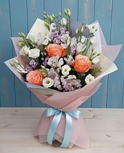 Букет цветов из:  Лизиантусы, Розы, Альстромерии и Гипсофила в Анапе