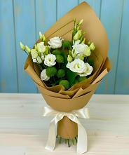 Букет цветов из:  Хризантемы и Лизиантусы в Анапе