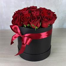 Цветочная композиция из Розы в шляпной коробке в Анапе