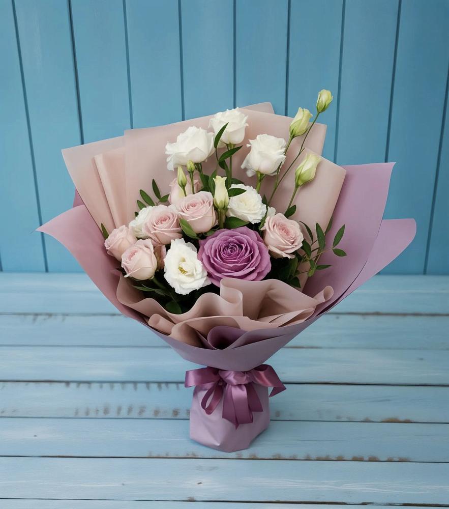 Букет цветов из: Розы и Лизиантусы в Анапе